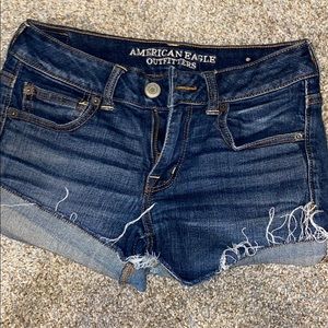 LIKE NEW AE SHORTS SIZE 4 super stretch